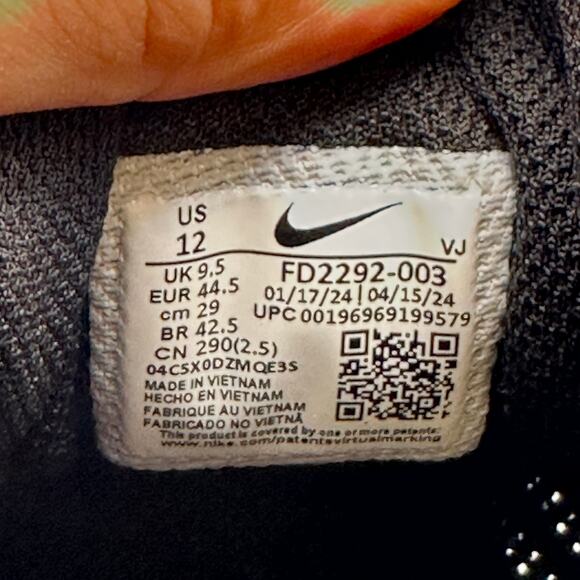 NIKE Women's 12 Interact Run Black/White Running Sneaker fd2292-003 - Picture 2 of 8